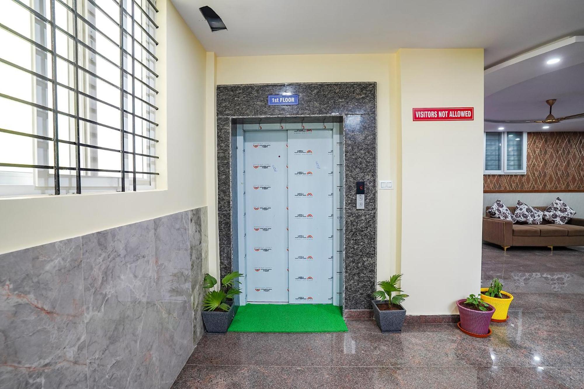 Fabhotel Platinum Palace - Nr Magadi Main Road Bangalore Exterior photo